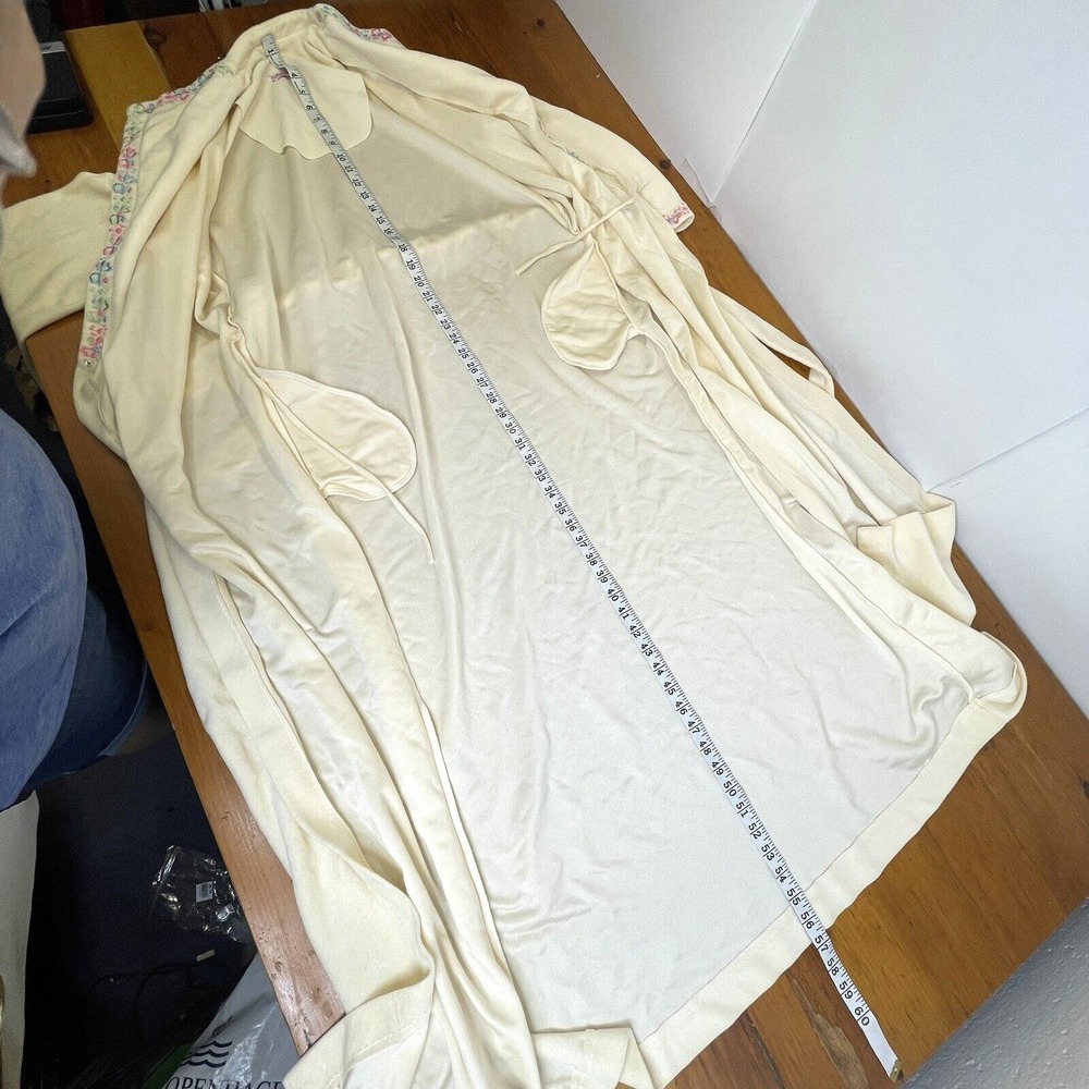 Vtg Evelyn Pearson Lounge Robe Women M Ivory Embroidered Trim Soft 44" Wide Back - Picture 9 of 11